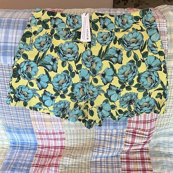 Alice + Olivia Pants - NWT Alice + Olivia Womens Cady Shorts Sz 10 Floral Print High Waisted Sunflower